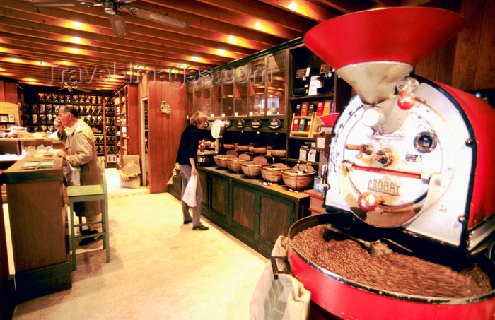 france1016: Aix en Provence, Bouches-du-Rhône, PACA: coffee shop - coffee mill in operation - photo by K.Gapys - (c) Travel-Images.com - Stock Photography agency - Image Bank