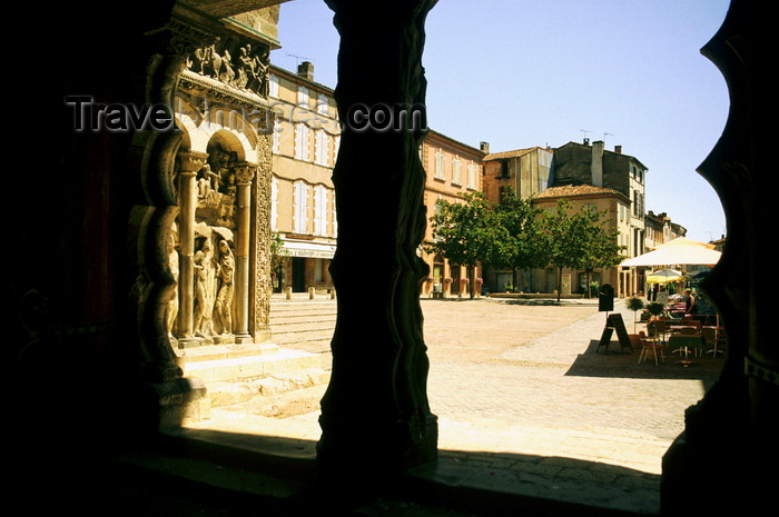 france1020: Moissac, Tarn-et-Garonne, Midi-Pyrénées, France: looking out from the Abbey of Moissac, founded by Saint Didier, bishop of Cahors in the middle of the 7th century - photo by K.Gapys - (c) Travel-Images.com - Stock Photography agency - Image Bank