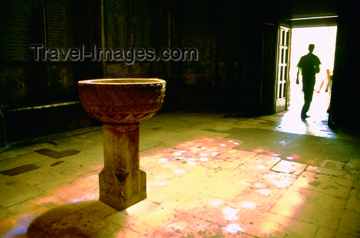 france1029: Narbonne, Aude, Languedoc-Roussillon, France: baptismal font at Narbonne Cathedral, in front of statue of the Virgin and Baby Jesus - Fonts baptismaux - photo by K.Gapys - (c) Travel-Images.com - Stock Photography agency - Image Bank