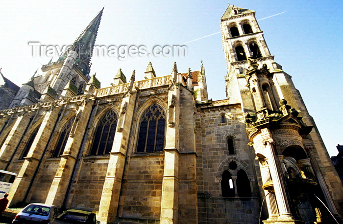 france1033: Burgundy / Bourgogne, France: church and covered fountain - photo by K.Gapys - (c) Travel-Images.com - Stock Photography agency - Image Bank