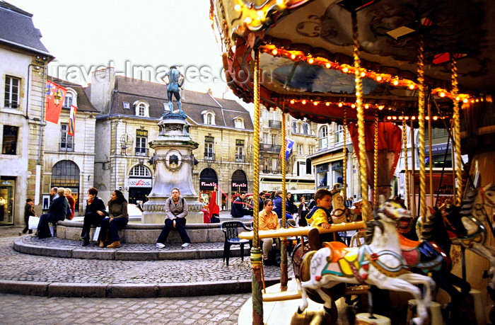 france1038: Dijon, Côte-d'Or, Burgundy / Bourgogne, France: Place du Bareuzaimore / Place François Rude - fountain and carrousel - photo by K.Gapys - (c) Travel-Images.com - Stock Photography agency - Image Bank