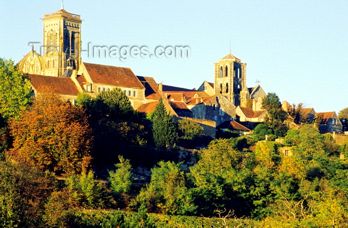 france1043: Vézelay, Yonne, Burgundy / Bourgogne, France: the town and Vézelay Abbey - photo by K.Gapys - (c) Travel-Images.com - Stock Photography agency - Image Bank