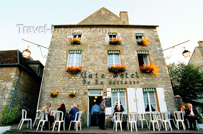 france1044: Vézelay, Yonne, Burgundy / Bourgogne, France: stone façade of Café Hôtel de la Terrasse - Place de la Basilique - photo by K.Gapys - (c) Travel-Images.com - Stock Photography agency - Image Bank