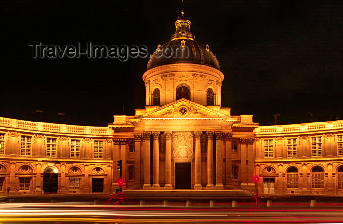 france1045: Paris, France: Institut de France from Pont des Arts - nocturnal image - Académie française, Académie des Sciences, Académie des Beaux-Arts... - 6e arrondissement - photo by C.Lovell - (c) Travel-Images.com - Stock Photography agency - Image Bank