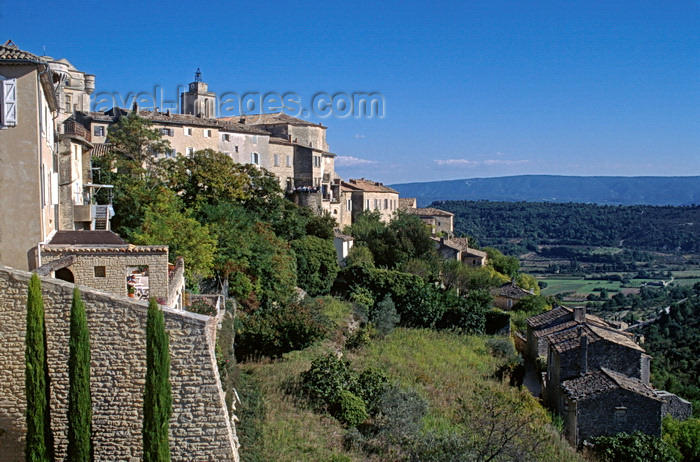 france1051: Gordes, Vaucluse, PACA, France: beautiful village situated on a hilltop - Les Monts de Vaucluse - photo by C.Lovell - (c) Travel-Images.com - Stock Photography agency - Image Bank