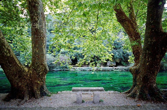 france1061: Fontaine-de-Vaucluse, Vaucluse, PACA, France: river park at the Fountaine de Vaucluse, one of the most powerful springs in the world, with an annual flow of 630 million cubic metres - photo by C.Lovell - (c) Travel-Images.com - Stock Photography agency - Image Bank