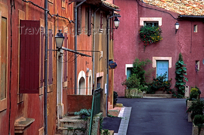 france1066: Roussillon, Vaucluse, PACA, France: the many hued Ochre colored walls of the village of Roussillon - photo by C.Lovell - (c) Travel-Images.com - Stock Photography agency - Image Bank
