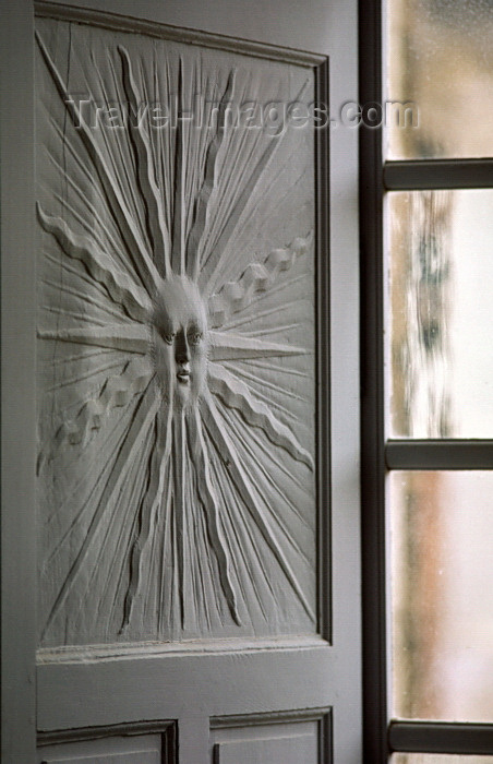 france1074: Chambord, Loir-et-Cher, Centre, France: window detail of sun in Chambord castle - château de Chambord, Loire Valley, UNESCO World Heritage Site – photo by C.Lovell - (c) Travel-Images.com - Stock Photography agency - Image Bank