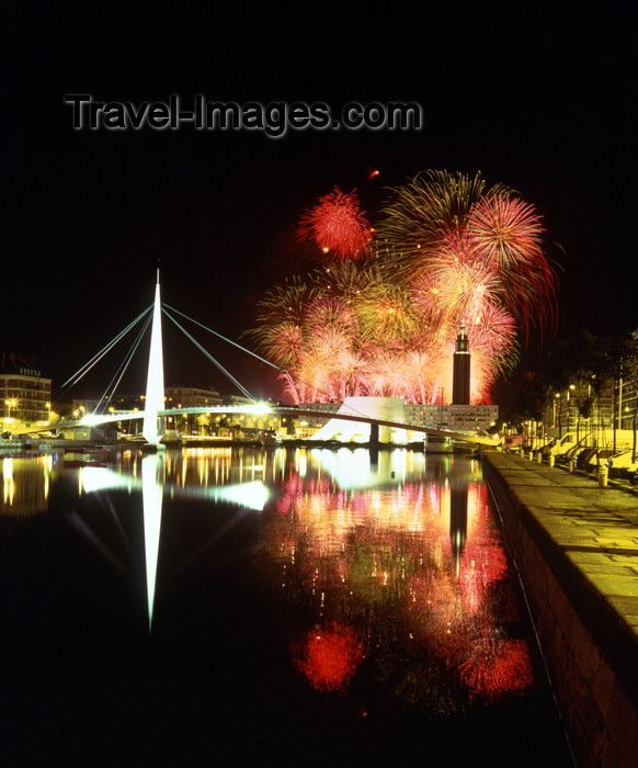 france1113: Le Havre, Seine-Maritime, Haute-Normandie, France: Fireworks over Bassin du Commerce - Le Volcan - photo by A.Bartel - (c) Travel-Images.com - Stock Photography agency - Image Bank