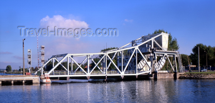 france1126: Le Havre, Seine-Maritime, Haute-Normandie, France: Bridge 8 over the Le Havre Canal - moving bridge - photo by A.Bartel - (c) Travel-Images.com - Stock Photography agency - Image Bank