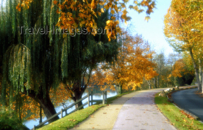 france1133: La Varenne, Val-de-Marne, Ile-de-France: road and bike lane along the river Marne - photo by Y.Baby - (c) Travel-Images.com - Stock Photography agency - Image Bank