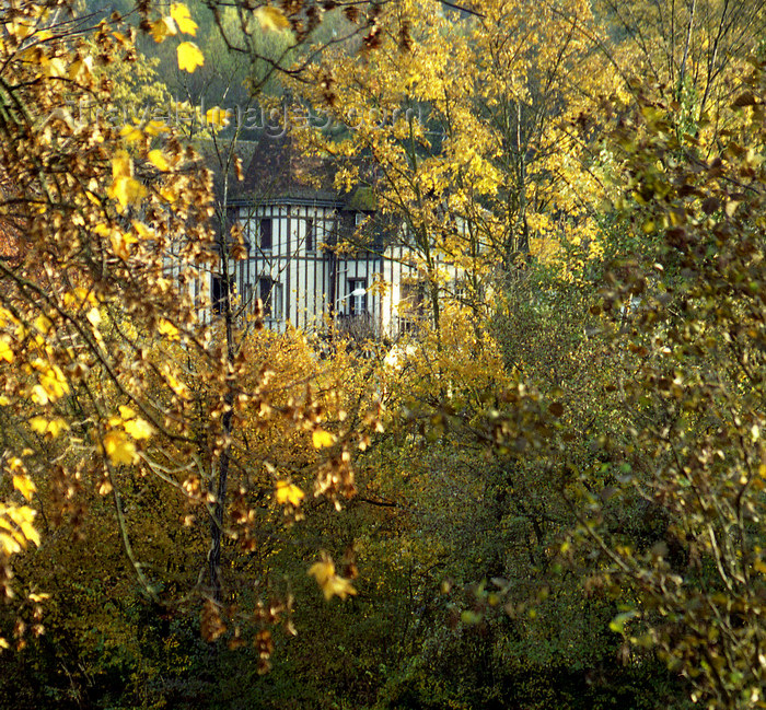 france1143: La Varenne, Val-de-Marne, Ile-de-France: manor house lost in the trees - photo by Y.Baby - (c) Travel-Images.com - Stock Photography agency - Image Bank