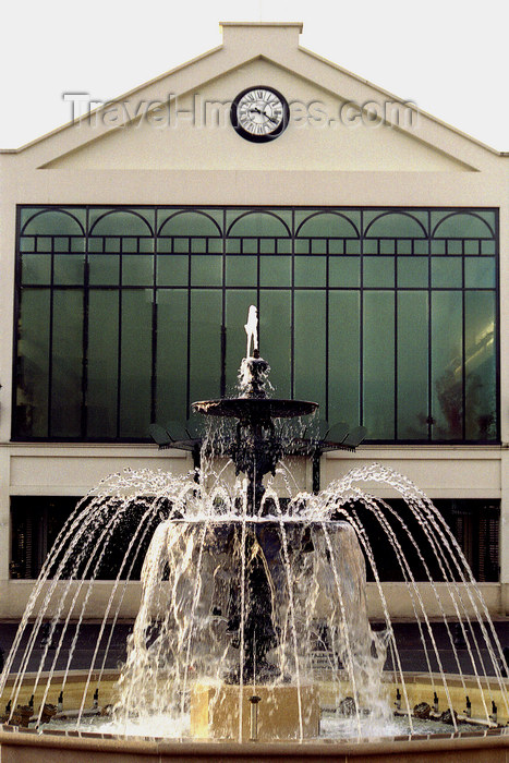 france1154: La Varenne, Val-de-Marne, Ile-de-France: fountain and glass façade - photo by Y.Baby - (c) Travel-Images.com - Stock Photography agency - Image Bank