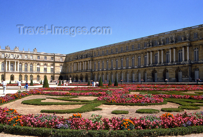 france1156: Versailles, Yvelines département, France: Palace of Versailles / Château de Versailles - garden and palace - photo by Y.Baby - (c) Travel-Images.com - Stock Photography agency - Image Bank