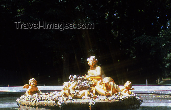 france1167: Versailles, Yvelines département, France: Palace of Versailles / Château de Versailles - bronze sculpture in a fountain - photo by Y.Baby - (c) Travel-Images.com - Stock Photography agency - Image Bank