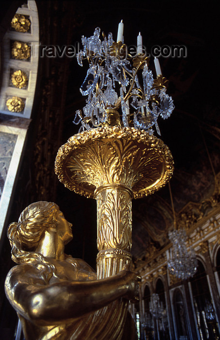 france1170: Versailles, Yvelines département, France: Palace of Versailles / Château de Versailles - Hall of Mirrors - gilded sculptured gueridon - lamp - photo by Y.Baby - (c) Travel-Images.com - Stock Photography agency - Image Bank