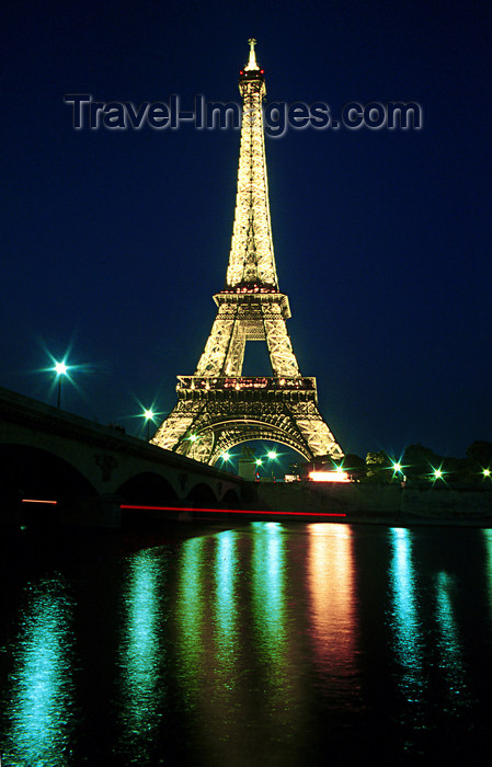 france1181: Paris: Eiffel tower - nocturnal - lights reflected on the river Seine - photo by Y.Baby - (c) Travel-Images.com - Stock Photography agency - Image Bank