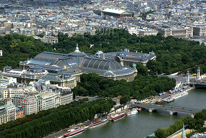 france1186: Paris: Grand Palais - glass exhibition hall built for the Paris Exhibition of 1900 - 8th arrondissement - Art Nouveau ironwork - seen form the Eiffel tower - photo by Y.Baby - (c) Travel-Images.com - Stock Photography agency - Image Bank