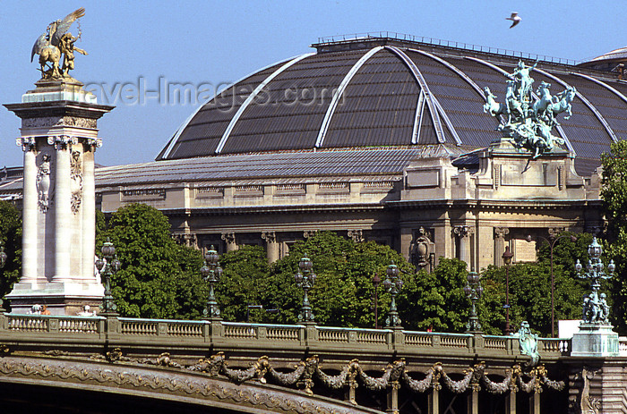 france1188: Paris: Grand Palais and Pont Alexandre III - 8th arrondissement - Art Nouveau ironwork - verrière - photo by Y.Baby - (c) Travel-Images.com - Stock Photography agency - Image Bank