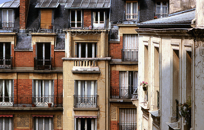 france1189: Paris: facades of Montmartre - 18th arrondissement - photo by Y.Baby - (c) Travel-Images.com - Stock Photography agency - Image Bank