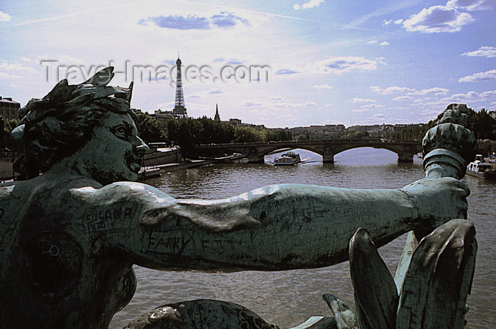 france1192: Paris: Seine river and Eiffel tower seen from Pont Alexandre III - photo by Y.Baby - (c) Travel-Images.com - Stock Photography agency - Image Bank