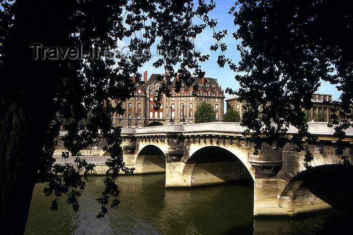 france1194:  Paris: Pont Neuf and trees - photo by Y.Baby - (c) Travel-Images.com - Stock Photography agency - Image Bank