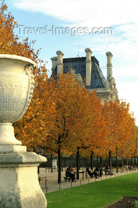 france1200: Paris: Tuileries Garden and the Louvre - photo by Y.Baby - (c) Travel-Images.com - Stock Photography agency - Image Bank