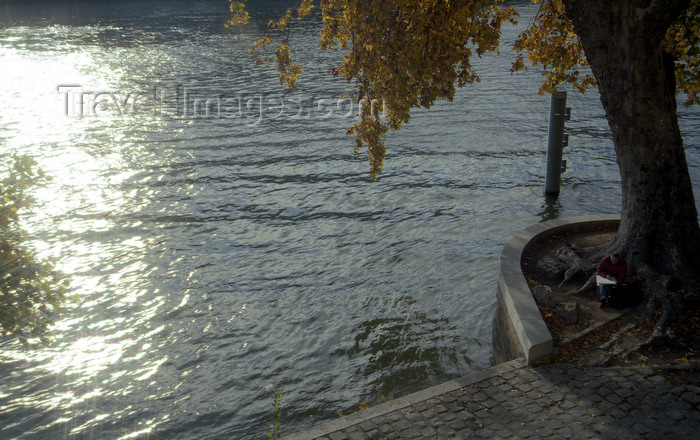 france1201: Paris: the river Seine - sun reflection - photo by Y.Baby - (c) Travel-Images.com - Stock Photography agency - Image Bank