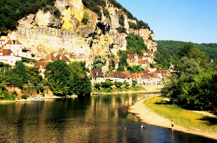 france1205: La Roque-Gageac, Dordogne, Aquitaine, France: village on a cliff above the Dordogne River, one of 'Les Plus Beaux Villages de France' - photo by K.Gapys - (c) Travel-Images.com - Stock Photography agency - Image Bank