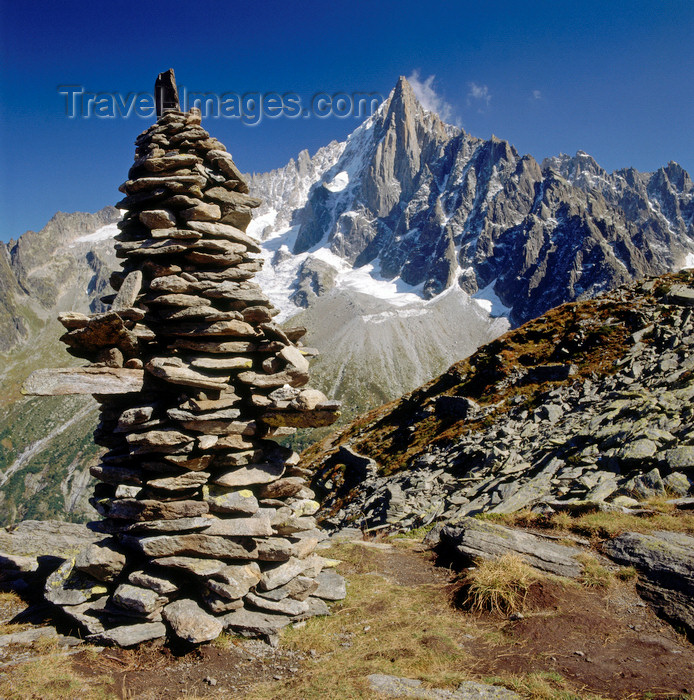 france1212: France  - Petit Dru / Petit Aiguille du Dru, Haute-Savoie: 3733m mountain in the Mont Blanc massif and cairn, seen from the the mountain-station Le Montevers - west ridge of the Aiguille Verte, Graian Alps - photo by W.Allgower - (c) Travel-Images.com - Stock Photography agency - Image Bank