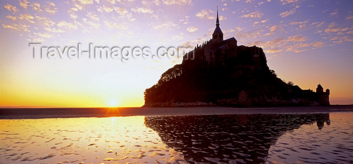 france1215: France - Mont St Michel (Manche, Basse Normadie): tidal island - sunset - UNESCO World Heritage Site - photo by W.Algöwer - (c) Travel-Images.com - Stock Photography agency - Image Bank