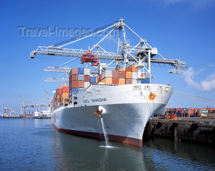 france1218: Le Havre, Seine-Maritime, Haute-Normandie, France: OOCL Shanghai Container Ship - Normandy - photo by A.Bartel - (c) Travel-Images.com - Stock Photography agency - Image Bank