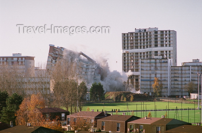 france1223: Le Havre, Seine-Maritime, Haute-Normandie, France: demolition of a tower block - old apartments - photo by A.Bartel - (c) Travel-Images.com - Stock Photography agency - Image Bank