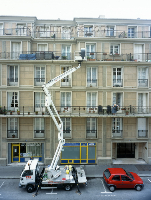 france1229: Le Havre, Seine-Maritime, Haute-Normandie, France: Cantilever Crane - painting a building - photo by A.Bartel - (c) Travel-Images.com - Stock Photography agency - Image Bank