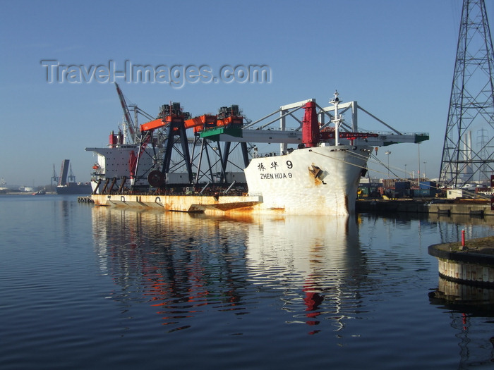 france1234: Le Havre, Seine-Maritime, Haute-Normandie, France: Ship transporting Gantry Crane - Zhen Hua 9 - photo by A.Bartel - (c) Travel-Images.com - Stock Photography agency - Image Bank