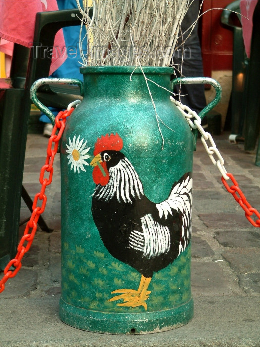 france125: France - Paris: Le coq français - old milk container - photo by C.Schmidt - (c) Travel-Images.com - Stock Photography agency - Image Bank