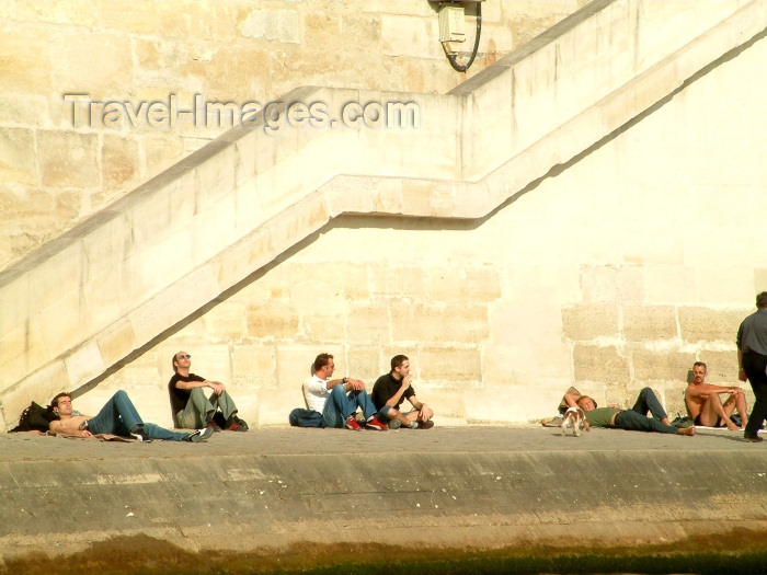 france126: France - Paris: sun tanning by the river - photo by C.Schmidt - (c) Travel-Images.com - Stock Photography agency - Image Bank