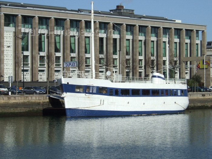 france1276: Le Havre, Seine-Maritime, Haute-Normandie, France: Duplex floating discotheque, in front of Casino Le Havre Partouche - Place Jules Ferry - photo by A.Bartel - (c) Travel-Images.com - Stock Photography agency - Image Bank