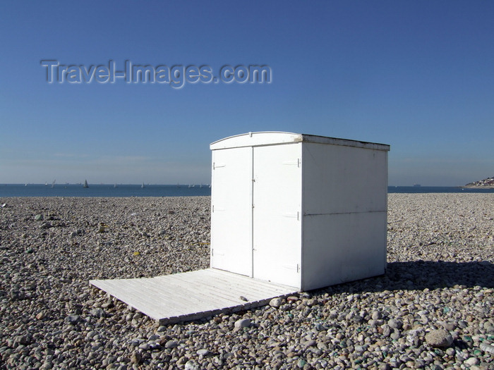 france1278: Le Havre, Seine-Maritime, Haute-Normandie, France: pebbles and white Beach Cabin - Normandy - photo by A.Bartel - (c) Travel-Images.com - Stock Photography agency - Image Bank