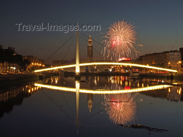 france1281: Le Havre, Seine-Maritime, Haute-Normandie, France: fireworks, reflection on Bassin du Commerce - Stock exchange bridge - Pont de la Bourse - photo by A.Bartel - (c) Travel-Images.com - Stock Photography agency - Image Bank