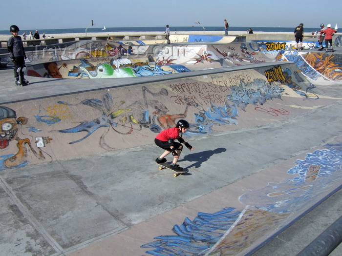 france1292: Le Havre, Seine-Maritime, Haute-Normandie, France: kids in a Skatepark - Normandy - photo by A.Bartel - (c) Travel-Images.com - Stock Photography agency - Image Bank