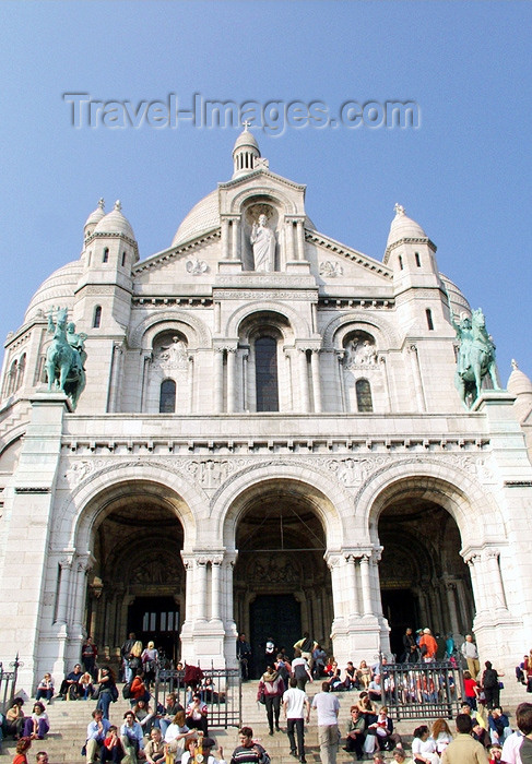 france130: France - Paris: Sacre-Coeur basilica - entrance - 18th arrondissement - Right Bank - photo by K.White - (c) Travel-Images.com - Stock Photography agency - Image Bank
