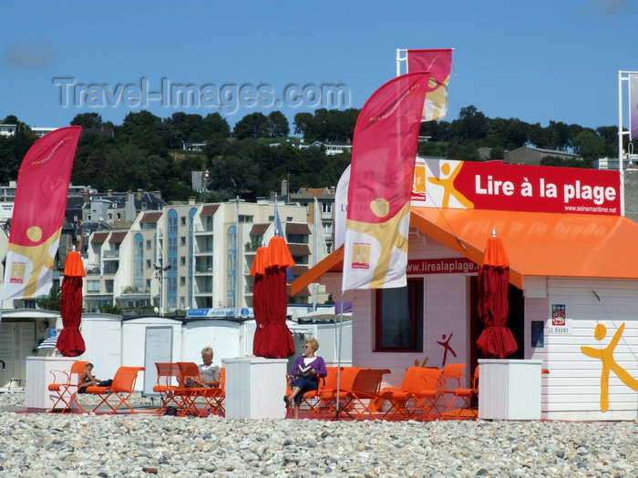 france1306: Le Havre, Seine-Maritime, Haute-Normandie, France: Public Library at the Beach - Lire à la Plage - photo by A.Bartel - (c) Travel-Images.com - Stock Photography agency - Image Bank