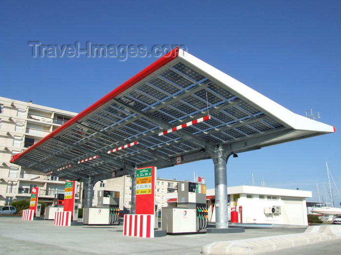 france1311: Le Havre, Seine-Maritime, Haute-Normandie, France: Solar Panel Roof, Total Gas Station - photo by A.Bartel - (c) Travel-Images.com - Stock Photography agency - Image Bank