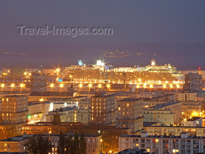 france1327: Le Havre, Seine-Maritime, Haute-Normandie, France: city and Cruise Liner at night - Normandy - photo by A.Bartel - (c) Travel-Images.com - Stock Photography agency - Image Bank