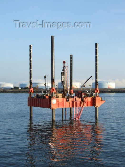 france1329: Le Havre, Seine-Maritime, Haute-Normandie, France: Drilling Platform and fuel tanks - Normandy - photo by A.Bartel - (c) Travel-Images.com - Stock Photography agency - Image Bank