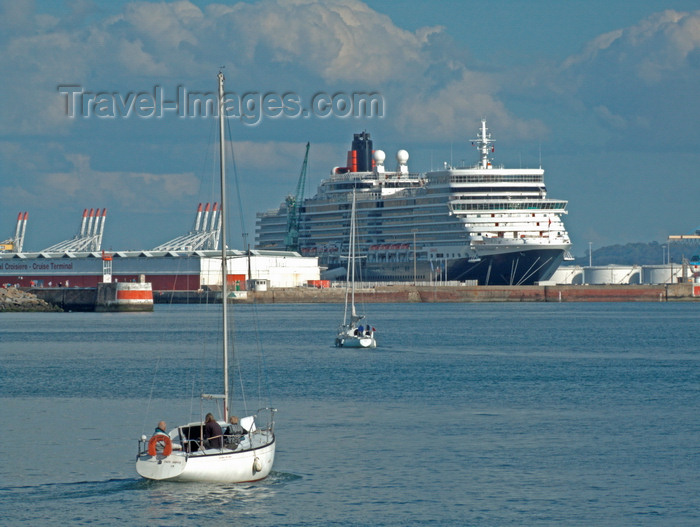 france1364: Le Havre, Seine-Maritime, Haute-Normandie, France: Cunard's Queen Elizabeth Cruise Ship and yachts - Normandy - photo by A.Bartel - (c) Travel-Images.com - Stock Photography agency - Image Bank