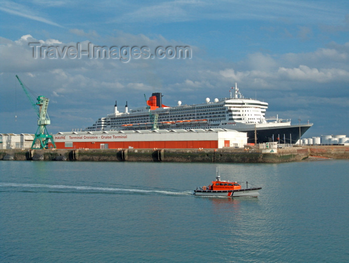 france1365: Le Havre, Seine-Maritime, Haute-Normandie, France: Queen Mary 2 and Gendermerie Maritime boat - Normandy - photo by A.Bartel - (c) Travel-Images.com - Stock Photography agency - Image Bank