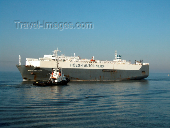 france1378: Le Havre, Seine-Maritime, Haute-Normandie, France: Hoegh Traveller - Hoegh Autoliners - Car Transporter ship and tug - Normandy - photo by A.Bartel - (c) Travel-Images.com - Stock Photography agency - Image Bank