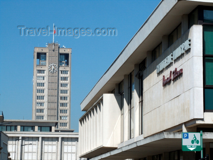 france1381: Le Havre, Seine-Maritime, Haute-Normandie, France: Public Library, Town Hall - Bibliothèque municipale Armand Salacrou - rue Jules Lecesne - bike parking sign - photo by A.Bartel - (c) Travel-Images.com - Stock Photography agency - Image Bank